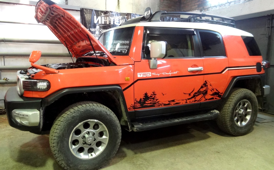 Два Toyota FJ Cruiser — чип-тюнинг и Euro2